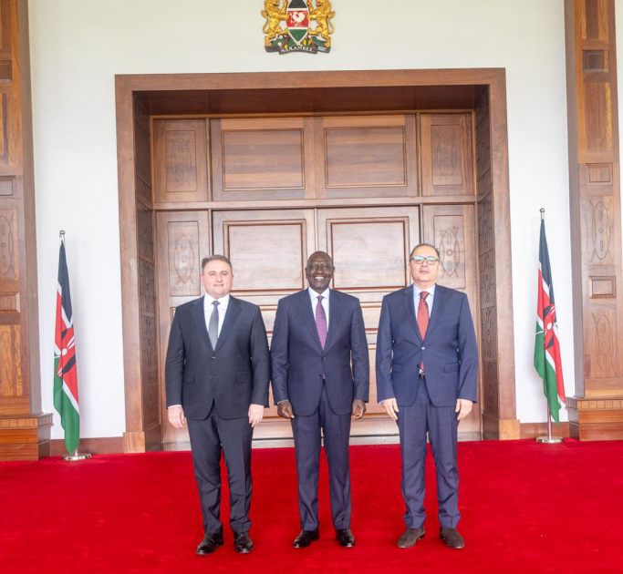 Azerbaijani Defense Industry Minister meets with Kenyan President Xeber basligi